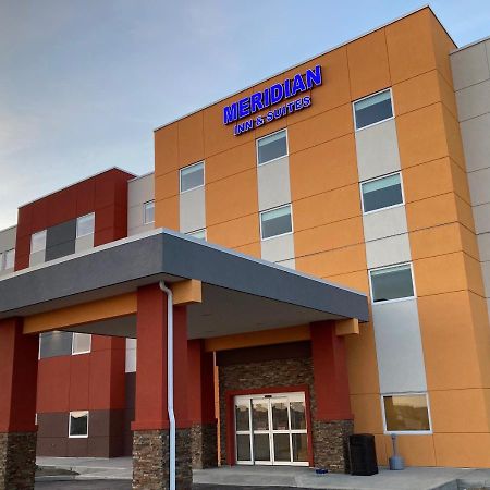 Meridian Inn & Suites Regina Airport Екстер'єр фото