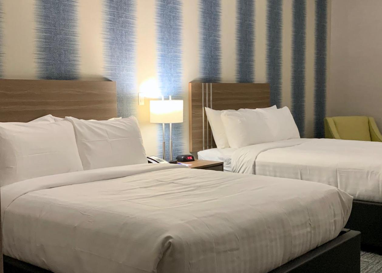 Meridian Inn & Suites Regina Airport Екстер'єр фото