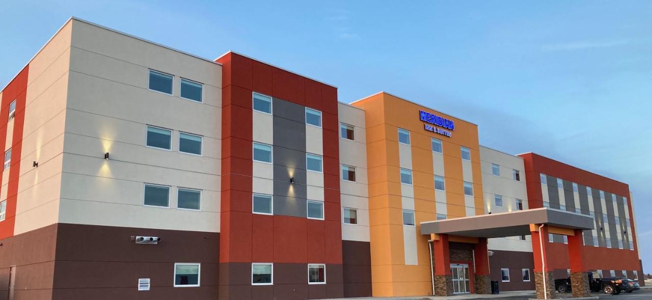 Meridian Inn & Suites Regina Airport Екстер'єр фото